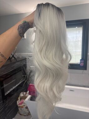 **BNWT** Chelsey Smith Crowns high quality synthetic lace front wig